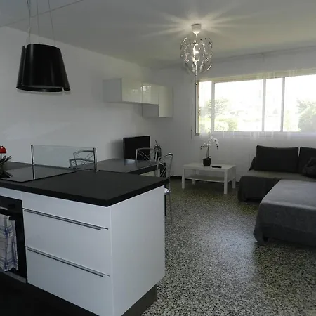 Renove Au Rdc Avec Piscine, Tennis Et Proche Plage - 2 Pieces, 4 Couchages, Parking Inclus - Fr-1-251-819 * Le Lavandou